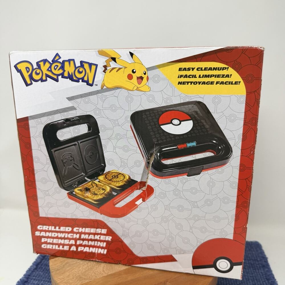(Open) Pokemon Die-Cast NonStick Aluminum Plates Pikachu &PokeBall Waffle Maker